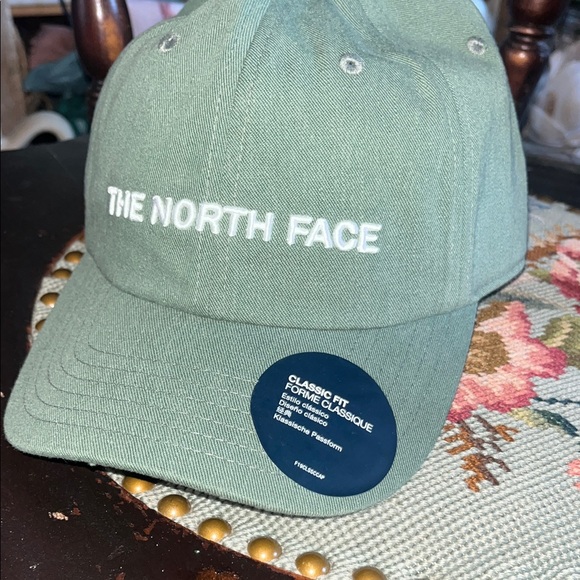 BN The North Face Sage Green Adjustable Cap - Picture 6 of 6